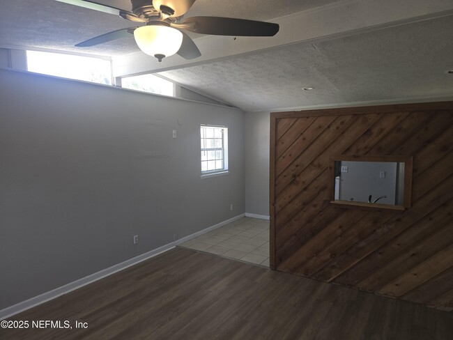 Building Photo - 255 Woodside Dr