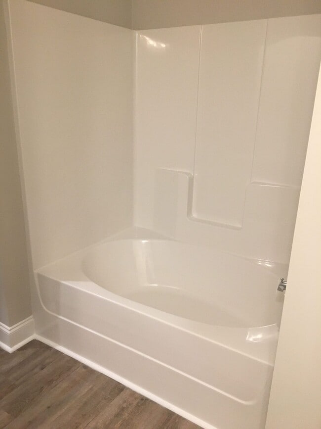 Foto del edificio - 2 Bed/ 2 Bath Townhome - 7 Minutes from Fo...