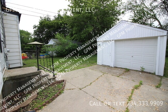 Building Photo - Wayne Home Ready for You!