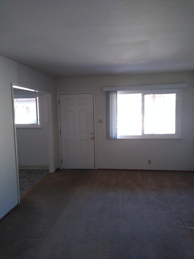 Building Photo - 50 Glen Eyrie Ave