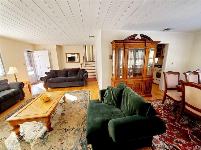 Foto del edificio - 215 Harriman Rd