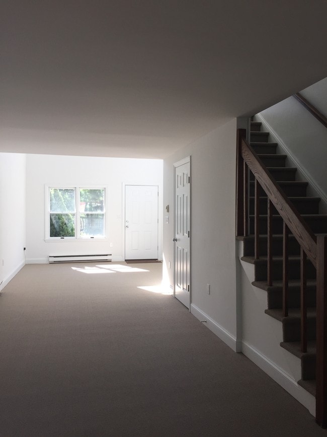 Huge Living Space - 75 Mead Ave