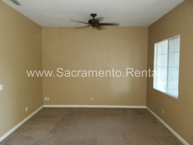 Foto del edificio - Nice 3bd/2ba Home with 2 Car Garage near Roseville Galleria