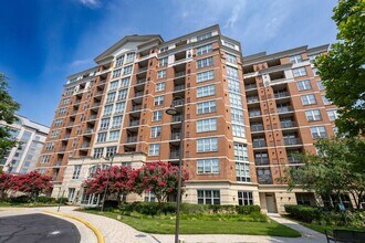 Building Photo - 11760 Sunrise Valley Dr