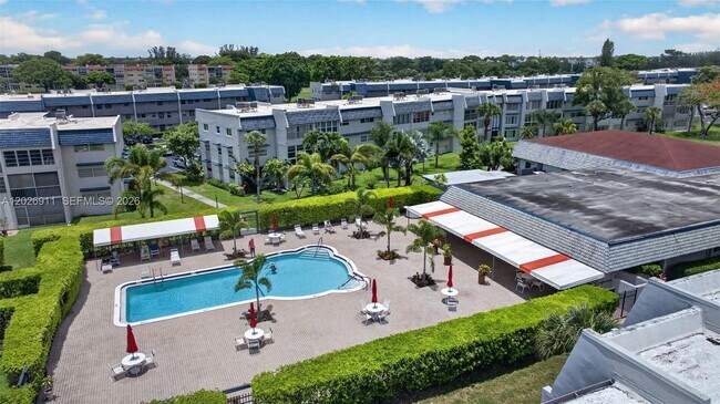 Foto del edificio - 7807 Golf Cir Dr