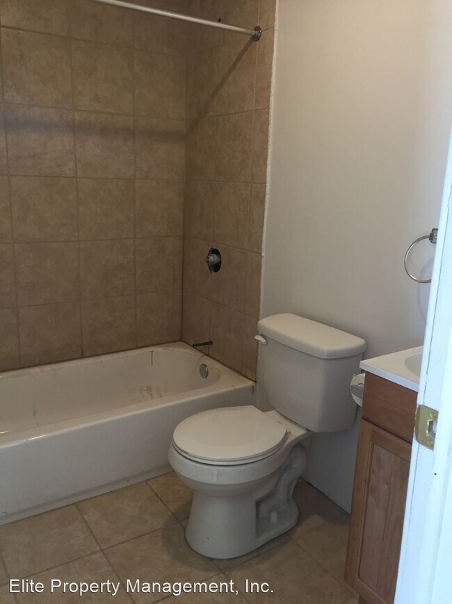 Building Photo - 2 br, 1 bath House - 518 N. Pershing Ave., #1