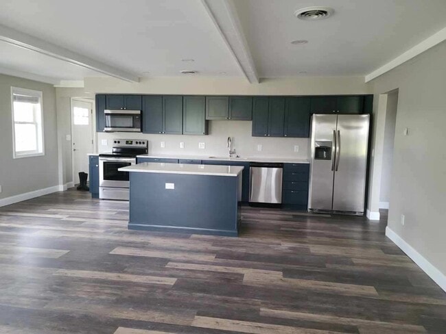 Building Photo - 1 bedroom 1 bath farm setting close to dow...