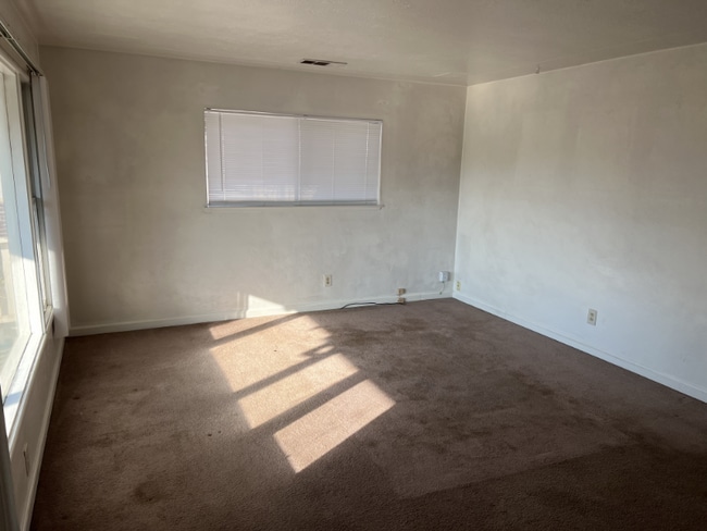 Foto del edificio - 2700 Whitcomb Way