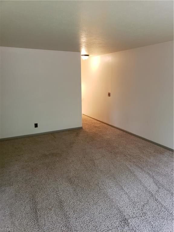 Building Photo - 403 Oak Manor St NE