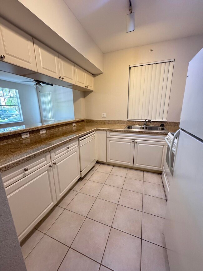 Foto del edificio - 6906 W Sample Rd