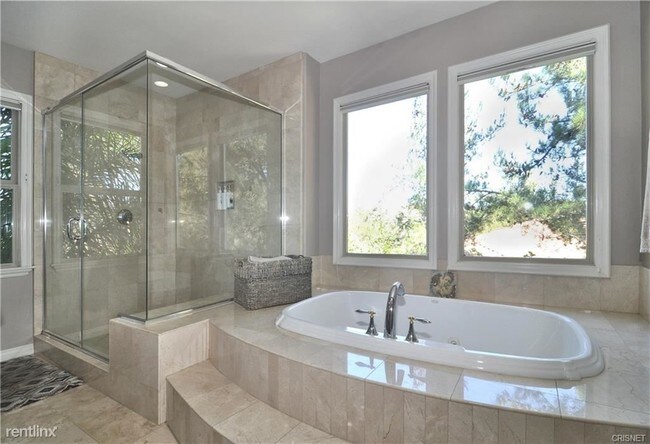 Building Photo - 5 br, 6 bath House - 2159 Hathaway Ave