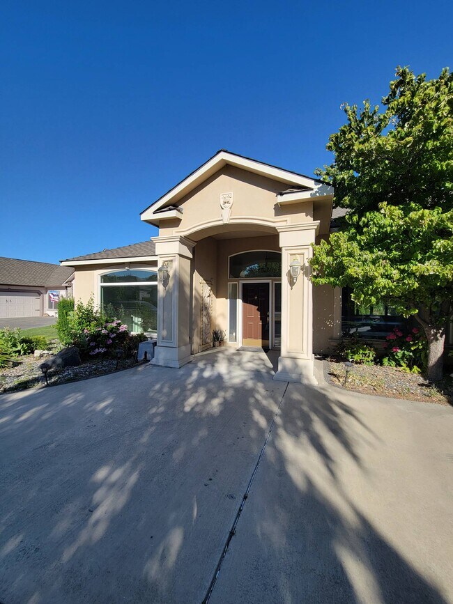 Foto del edificio - 1200 W Canyon Lakes Dr