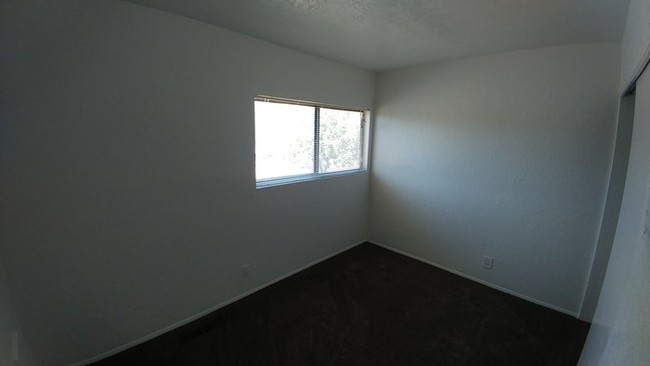 Building Photo - Lomas Townhouse Apartments! 2 Bedroom 1 Bath