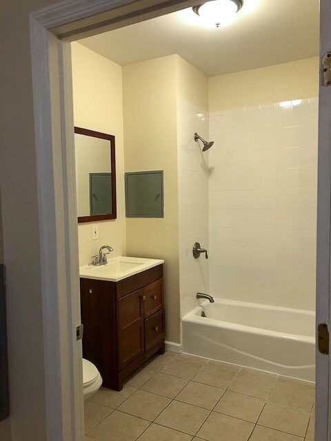 Baño - 213 Broad St