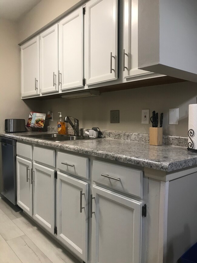 Building Photo - 10092 Hideaway Cove