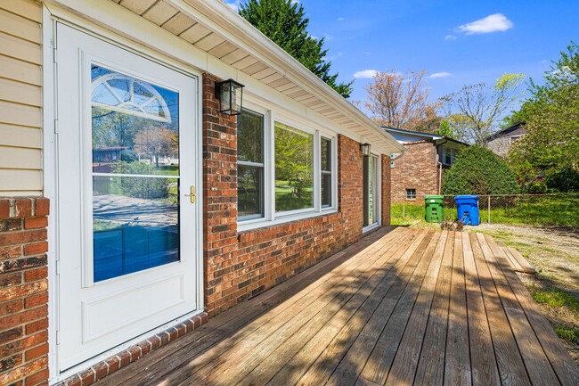 Building Photo - 3-Bedroom West Asheville Ranch with Bonus ...