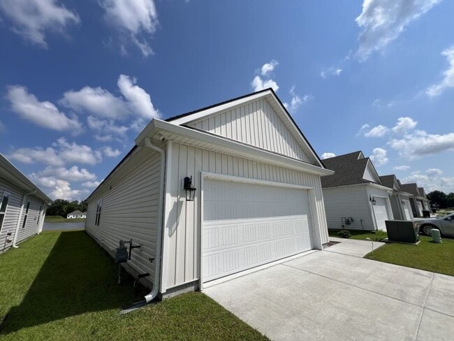 Building Photo - Charming 3 Bed, 2 Bath Home in Prime Locat...