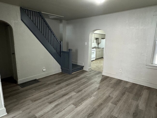 Building Photo - Updated 3 Bedroom, 1 Bath