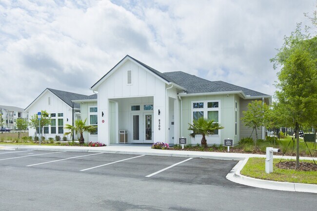 Building Photo - Madison Palms