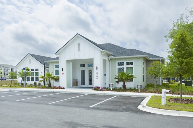 Building Photo - Madison Palms