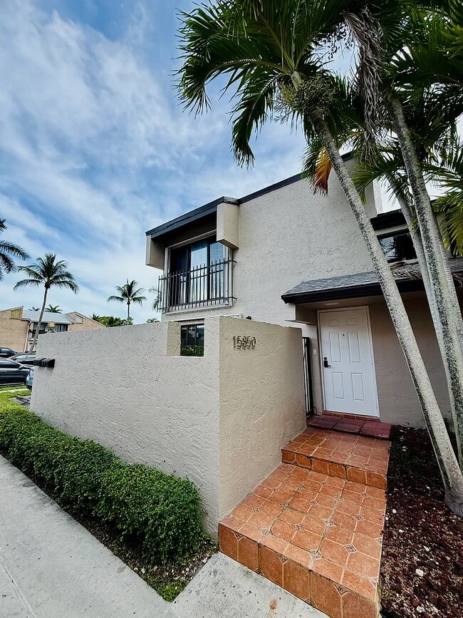 Building Photo - 15850 SW 90th Ct
