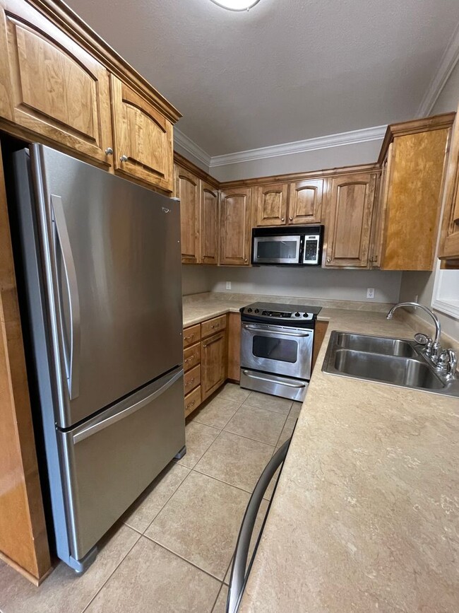 Building Photo - 112 Whitney Ave