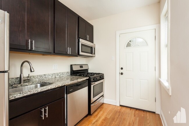 Building Photo - 4036 North Ashland-W1