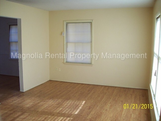 Building Photo - 2 BR CONDO 6526 WHITE HORSE RD 1-F