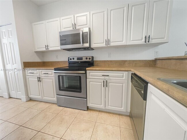 Building Photo - 4921 SW 140th Terrace