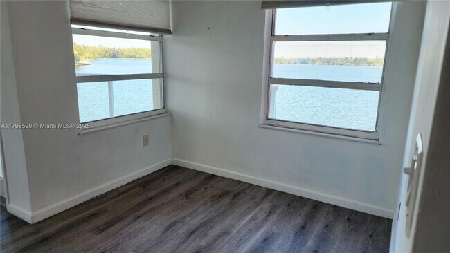 Foto del edificio - 1301 NE Miami Gardens Dr