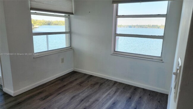 Building Photo - 1301 NE Miami Gardens Dr