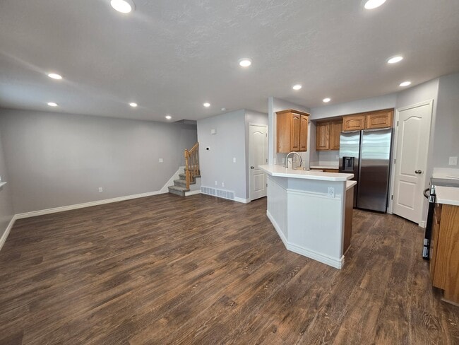 Building Photo - 802 Big Leaf Ct