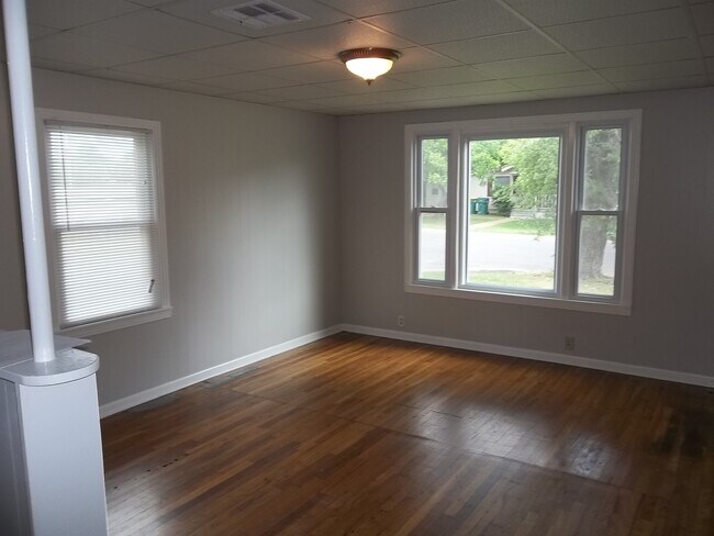 Building Photo - 2 BEDROOM, NEAR UMHB