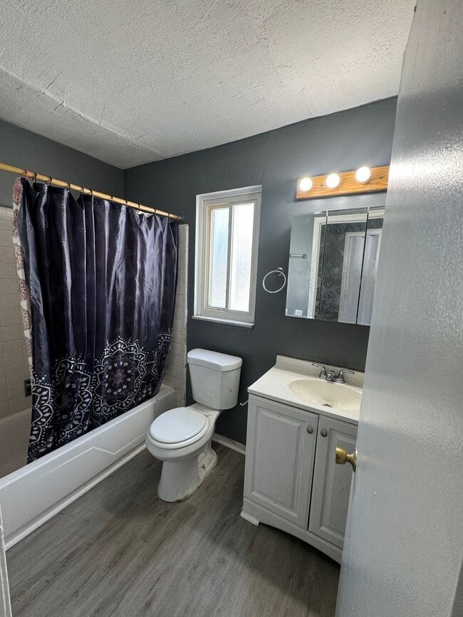 Foto del edificio - ONE BEDROOM APARTMENT COMING AVAILABLE! NO...