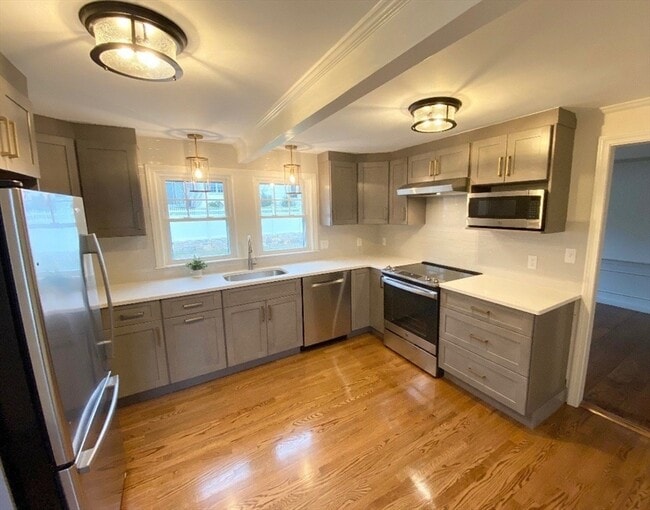 Building Photo - 34 Hazelton Ave