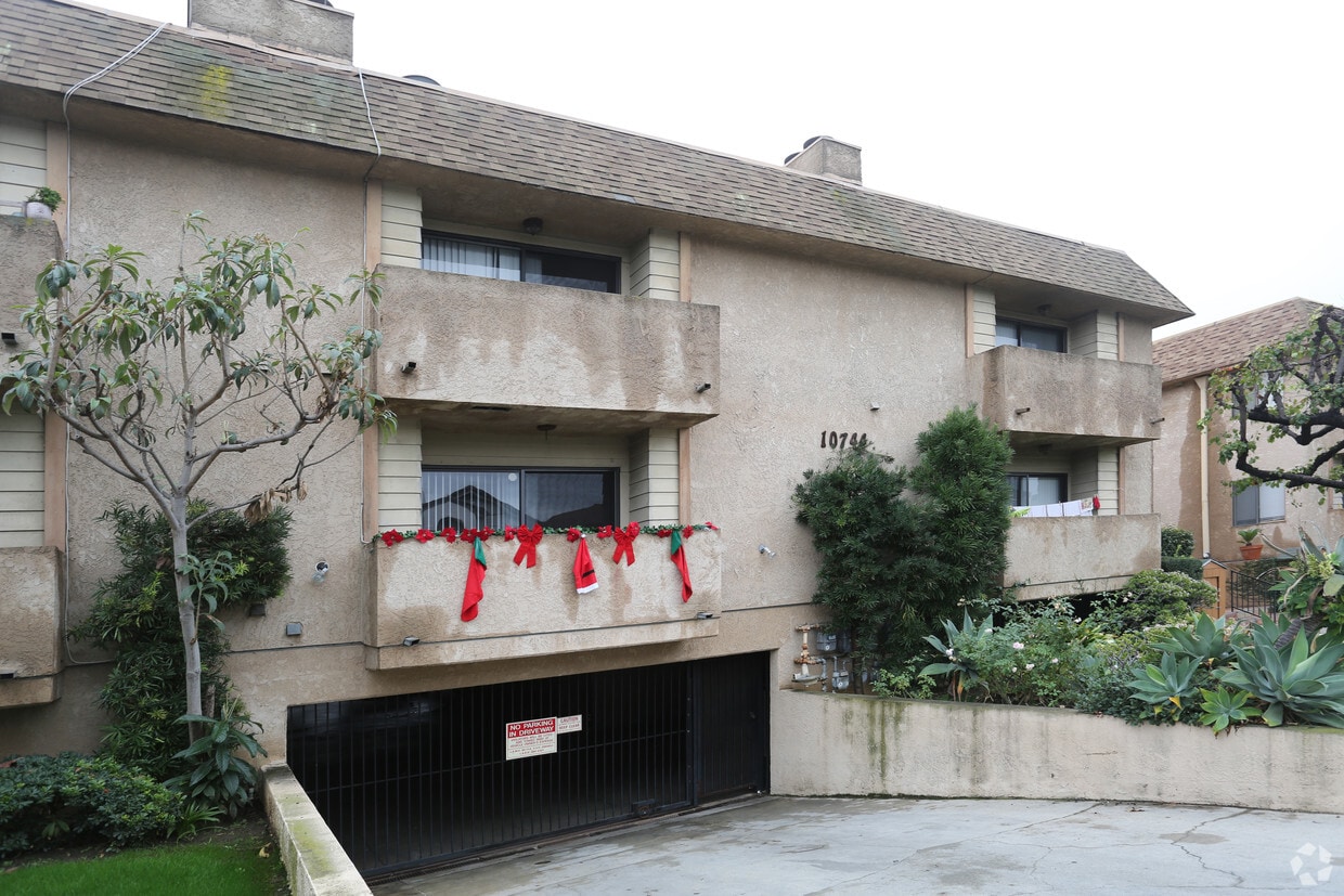 Building Photo - Lawler Street