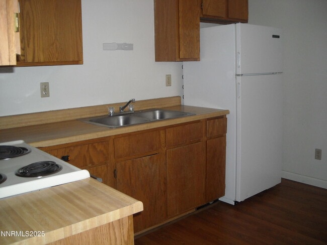 Building Photo - 62 N Laverne St