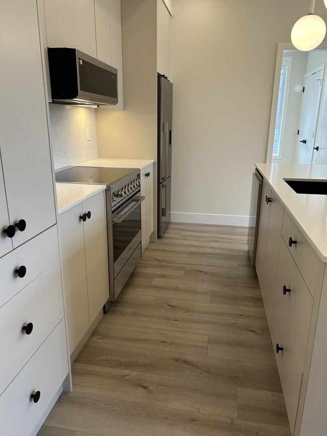 Building Photo - 45505-45505 Campus Dr