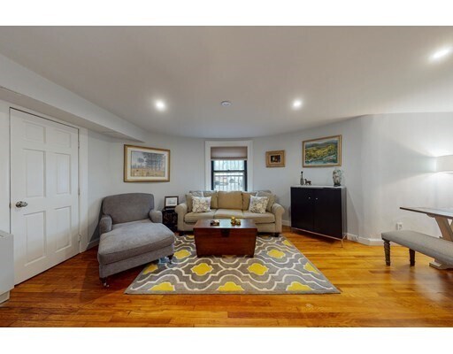 Foto del edificio - 242 Beacon St
