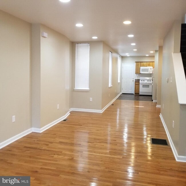 Building Photo - 1377 S 46th St