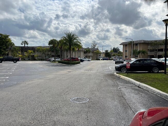 Foto del edificio - 7490 Miami Lakes Dr