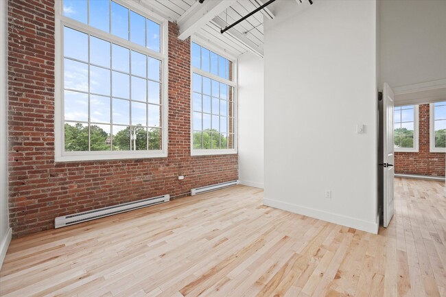 Building Photo - The Spinning Mill