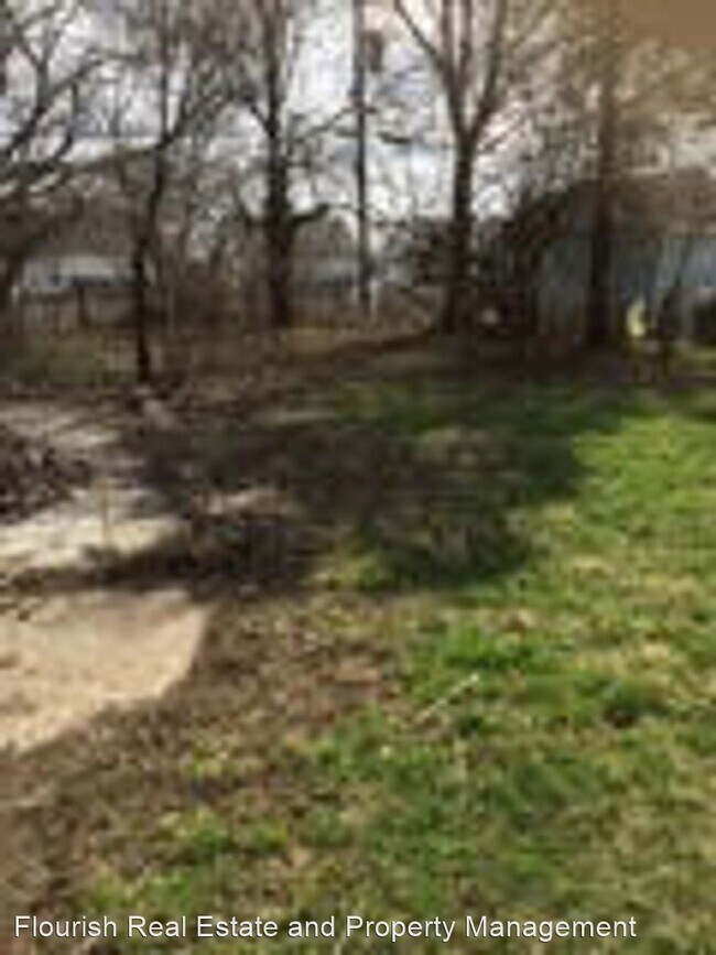 Building Photo - 2 br, 1 bath House - 126 E. Maplewood Avenue