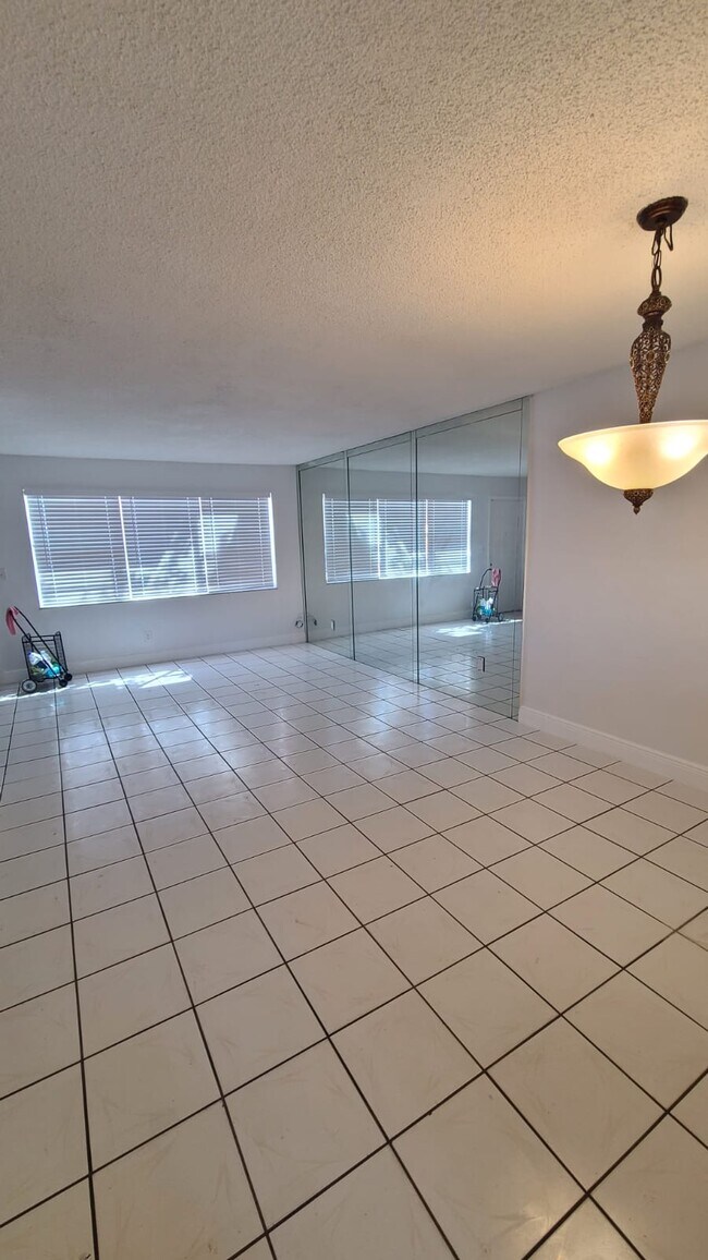 Foto del edificio - 4157 NW 19th St
