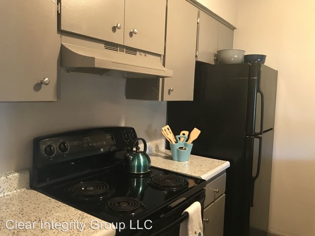 Building Photo - 1 br, 1 bath Apartment - 11300 Roszell St.
