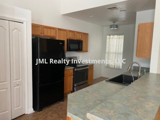 Building Photo - 980 Mooring Ave