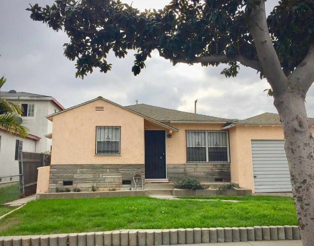 Foto principal - 4 BEDROOM 2 BATH HOUSE