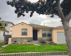 Building Photo - 834 E Silva St