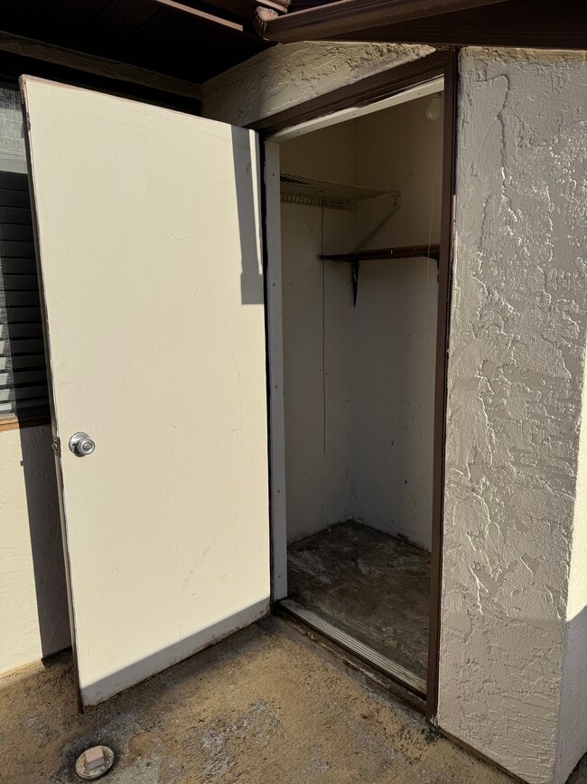 Storage shed - 5928 36th Ave Cir W