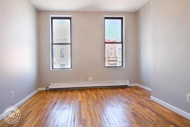 Building Photo - 108 Cooper St